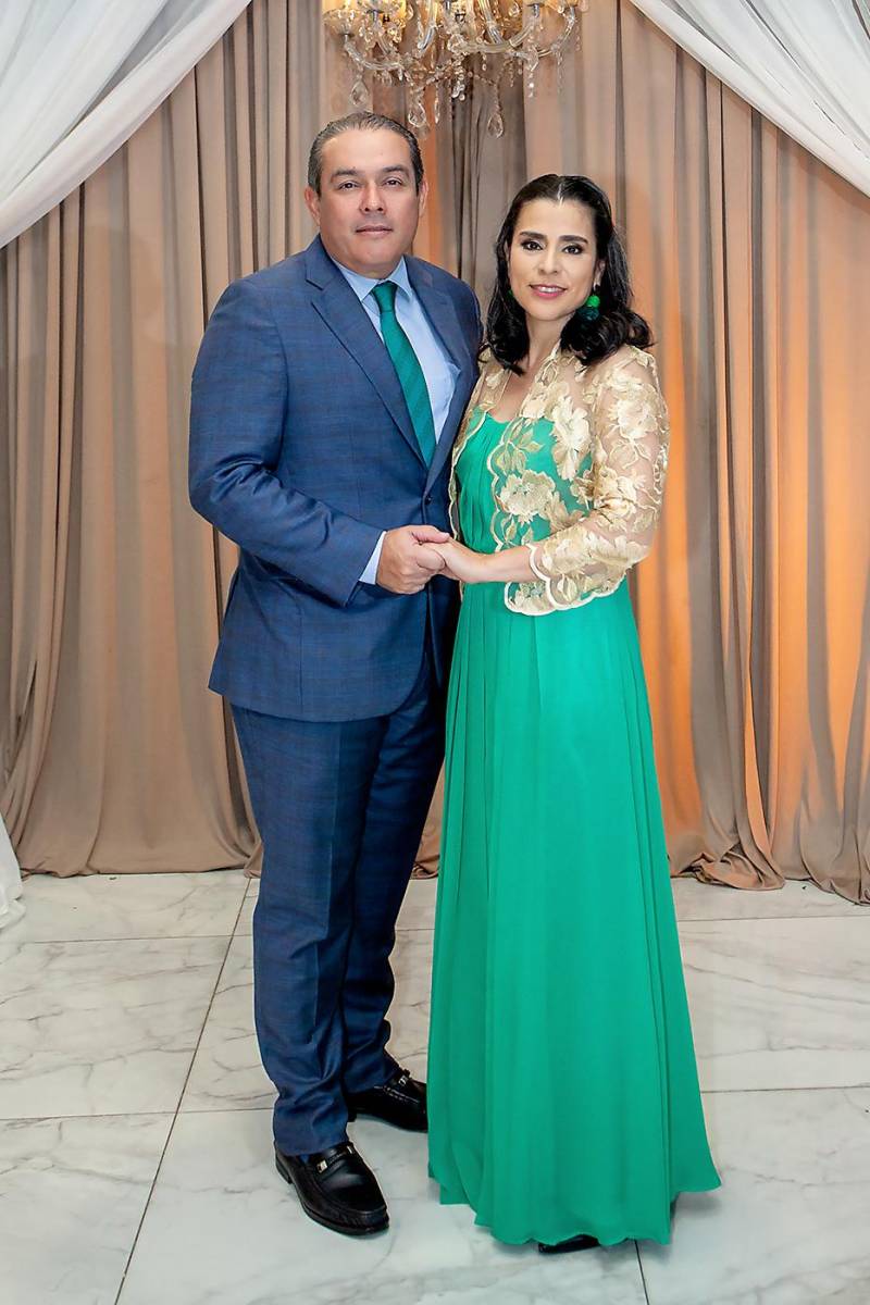 Juan Luis Cortés y Pamela Reyes de Cortés.