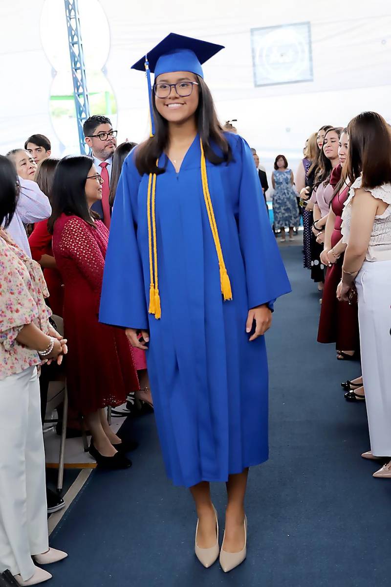 Desfile de graduados en Macris School 2023