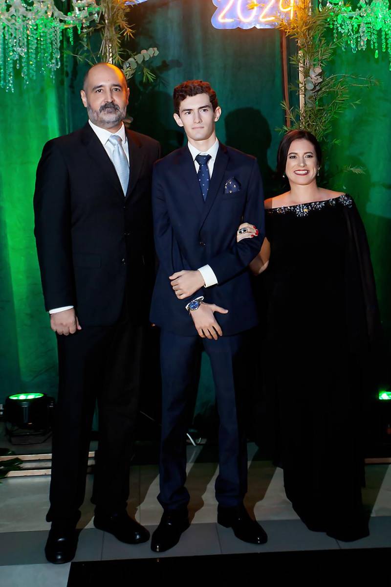 Marco Vinicio y Elisa Matute junto a su hijo Daniel Elías 