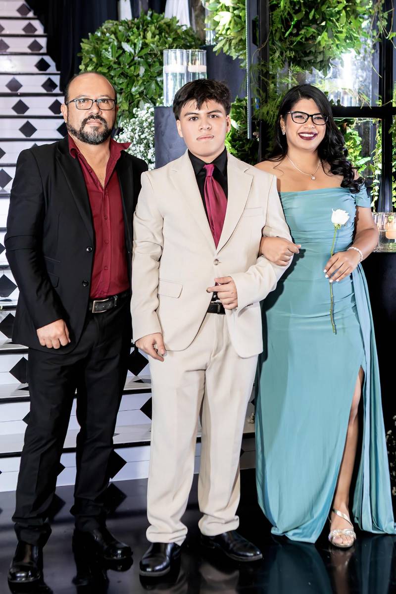 Desfile de la prom 2026 de Antares y Aldebarán