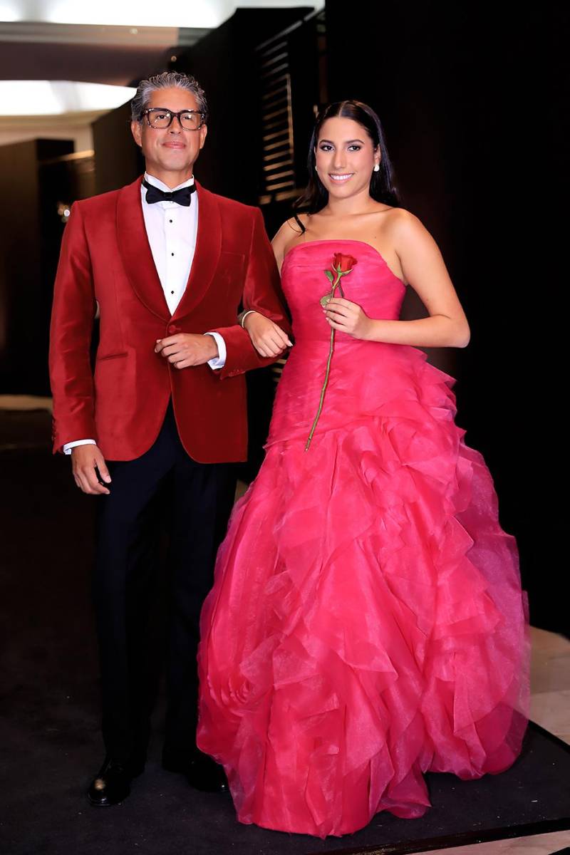 Desfile padres e hijos de la prom 2025 de DelCampo School