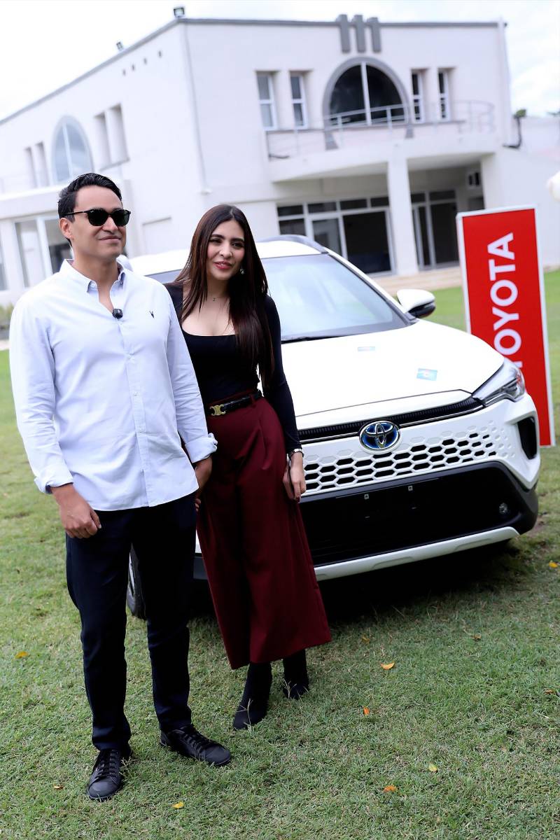 Óscar Benítez y Karla Ramírez.