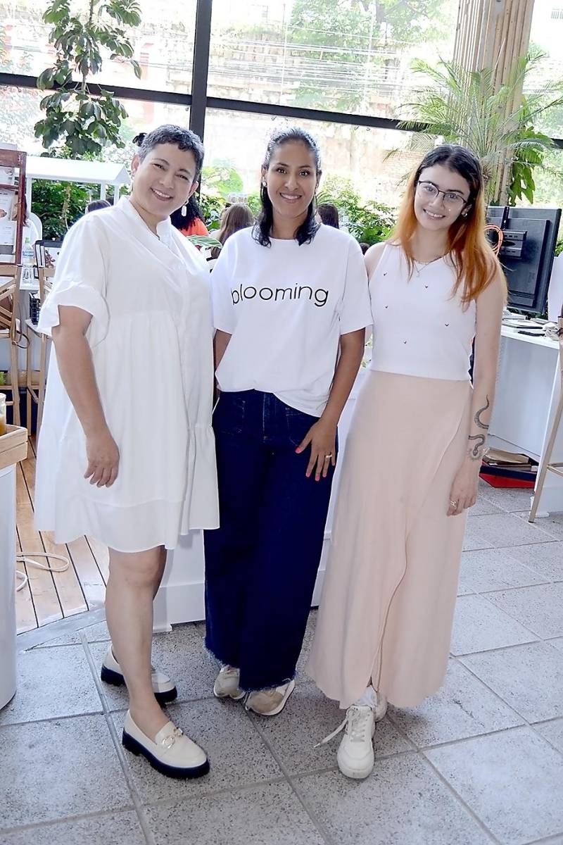 Bárbara Núñez, Sayra Colindres y Allyson Hernández.