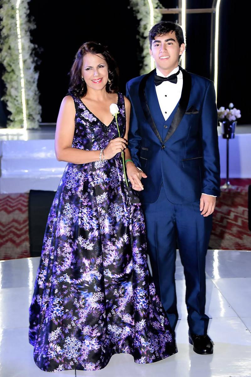 Gigi Mejía y David Blanco ingresaron al salón al ritmo de <i>I Say a Little Prayer</i>