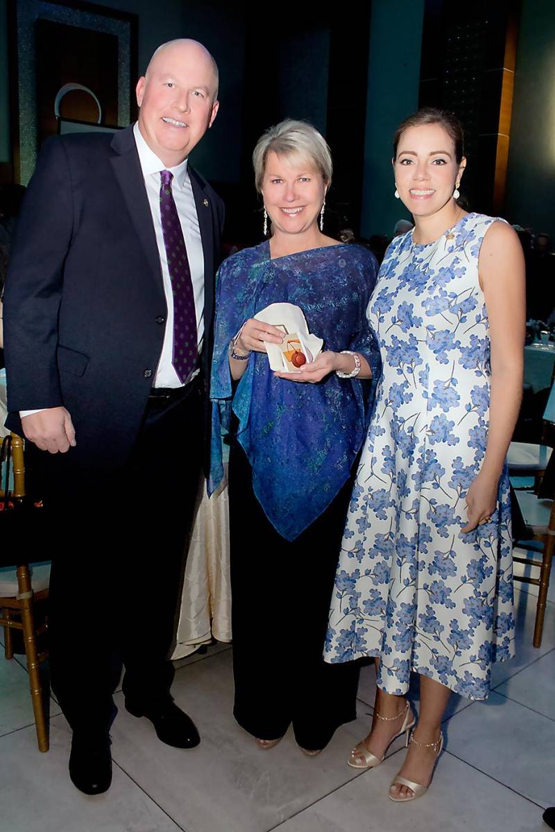 Mike Wittry, Jennifer Jones y Christtel Wittry.