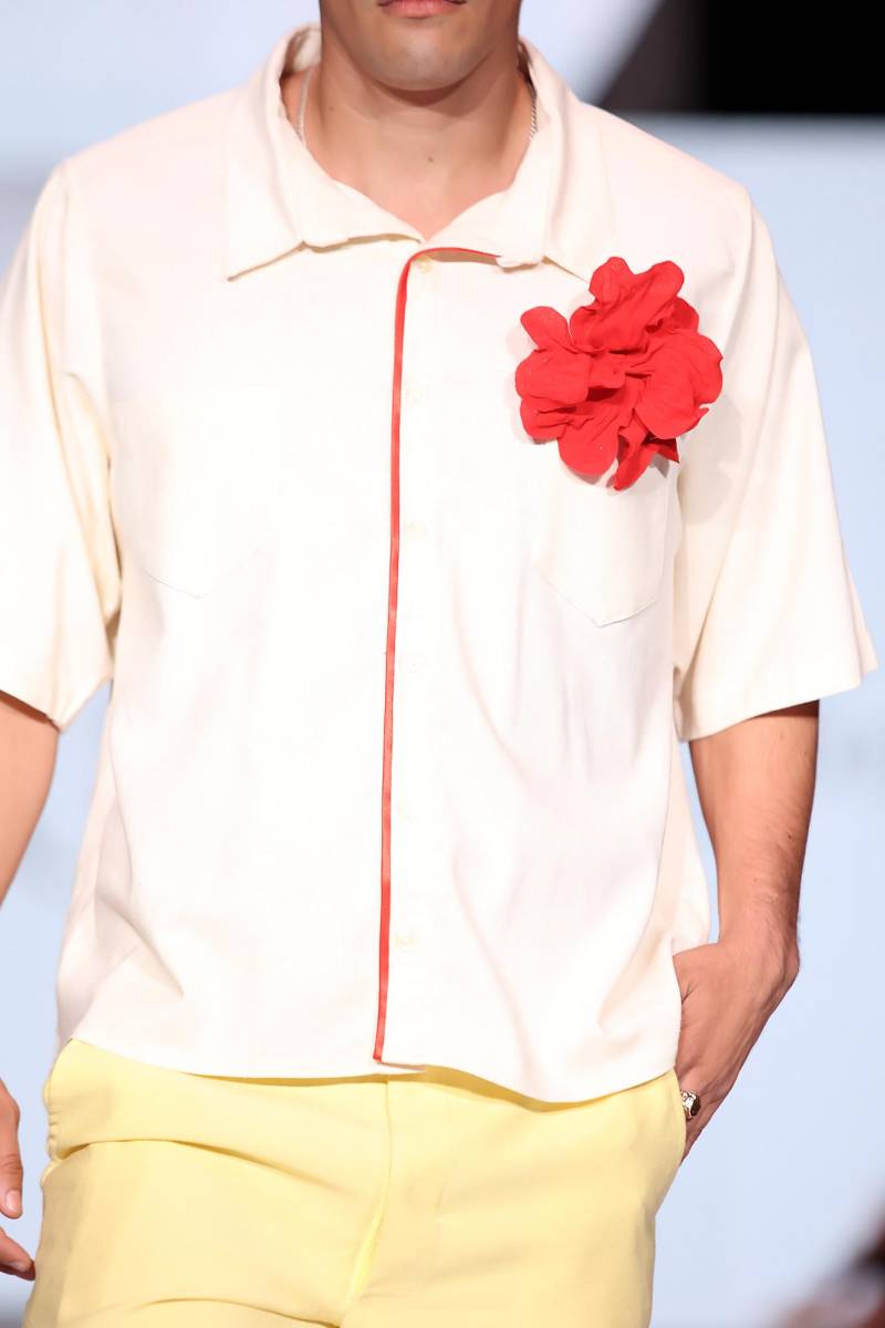 La estudiante de Diseño de Modas de Unitec, Jocelyne Zelaya, presentó su colección Nostalgia Tropical, como un homenaje a Cuba, la isla donde floreció el amor de sus abuelos y en la que lleva como hilo de la historia flores rojas de hibisco