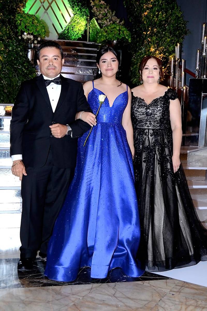 Fredy y María Fernanda Galo con Sonia Maribel García