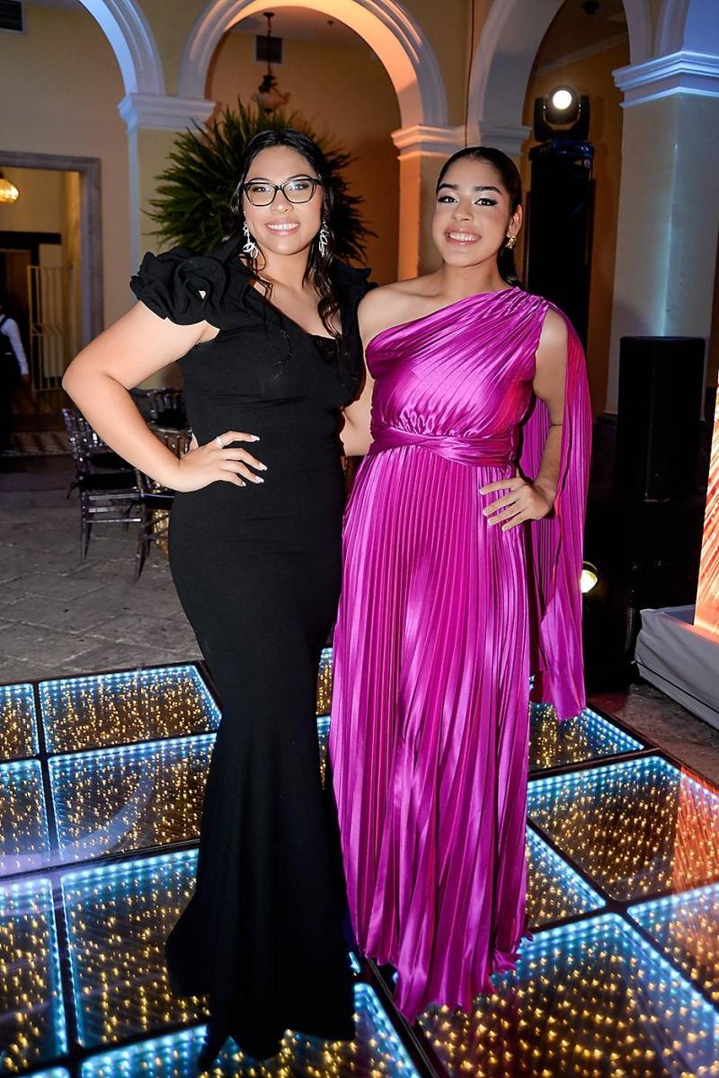 Rina Turcios y Adriana Hernández.