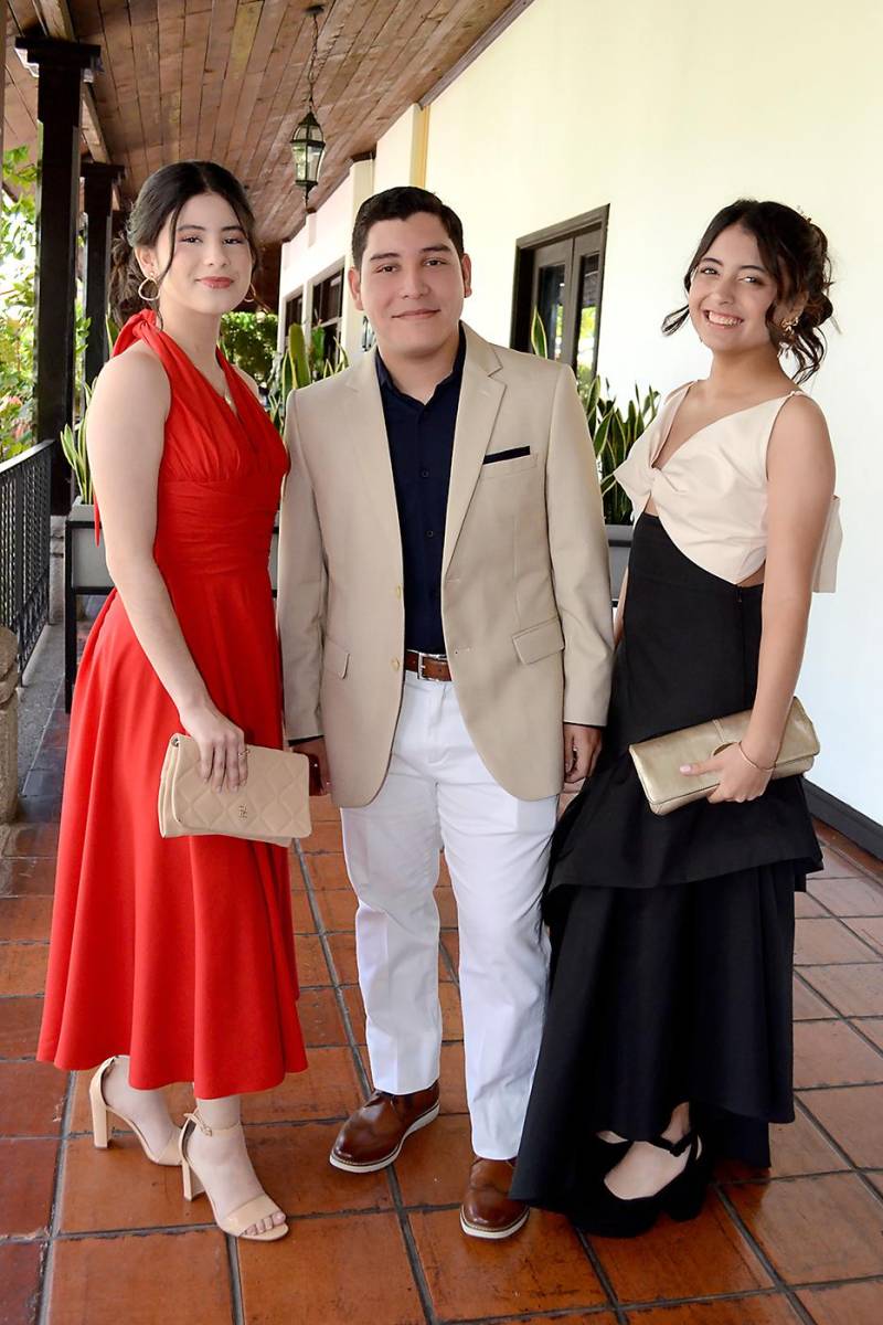 Isabella Castro, César Sánchez y Nathalia Zelaya.