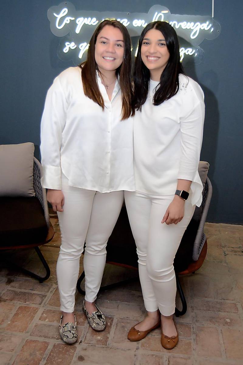 Dinorah Hernández y Alejandra Zablah. 