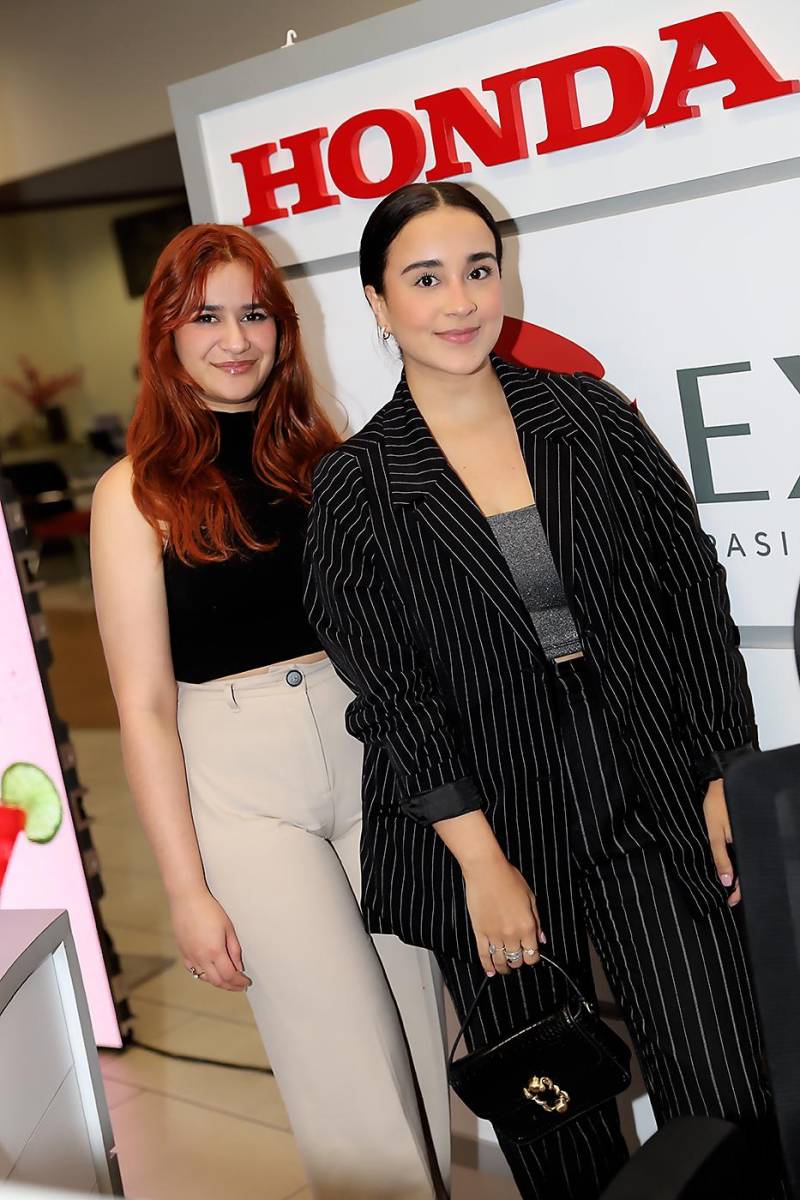 Mónica Caballero y Valeria Martínez 