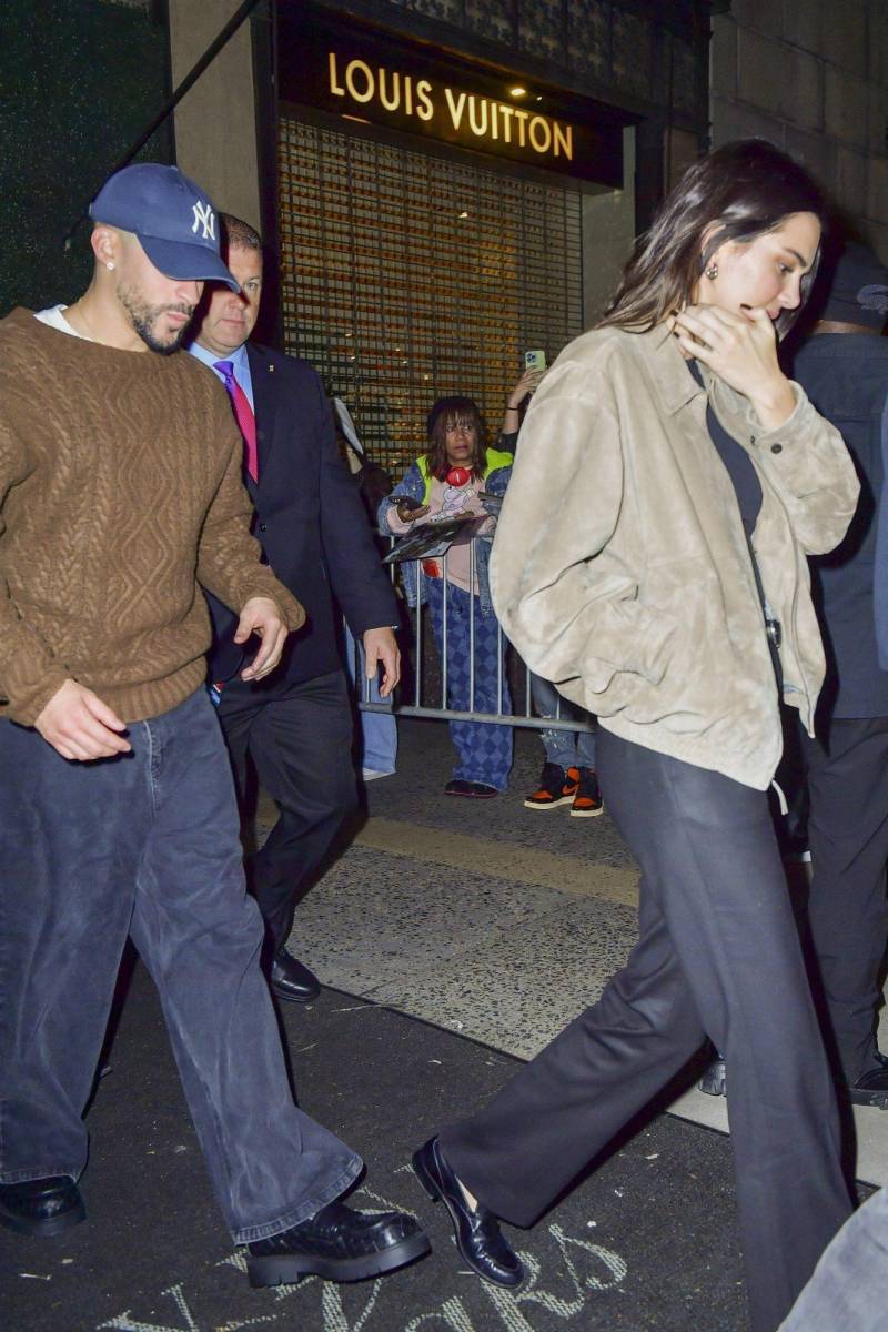 Tras su destacada actuación en SNL, el joven artista puertorriqueño de 27 años se dirigió junto a un grupo exclusivo de invitados a L’Avenue en la Quinta Avenida. Su actual pareja, la modelo Kendall Jenner, también se unió a la celebración.