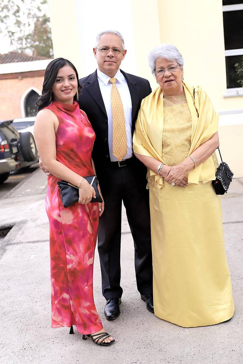 Karen Velasquez, Roberto Jerez y Georgina Coello