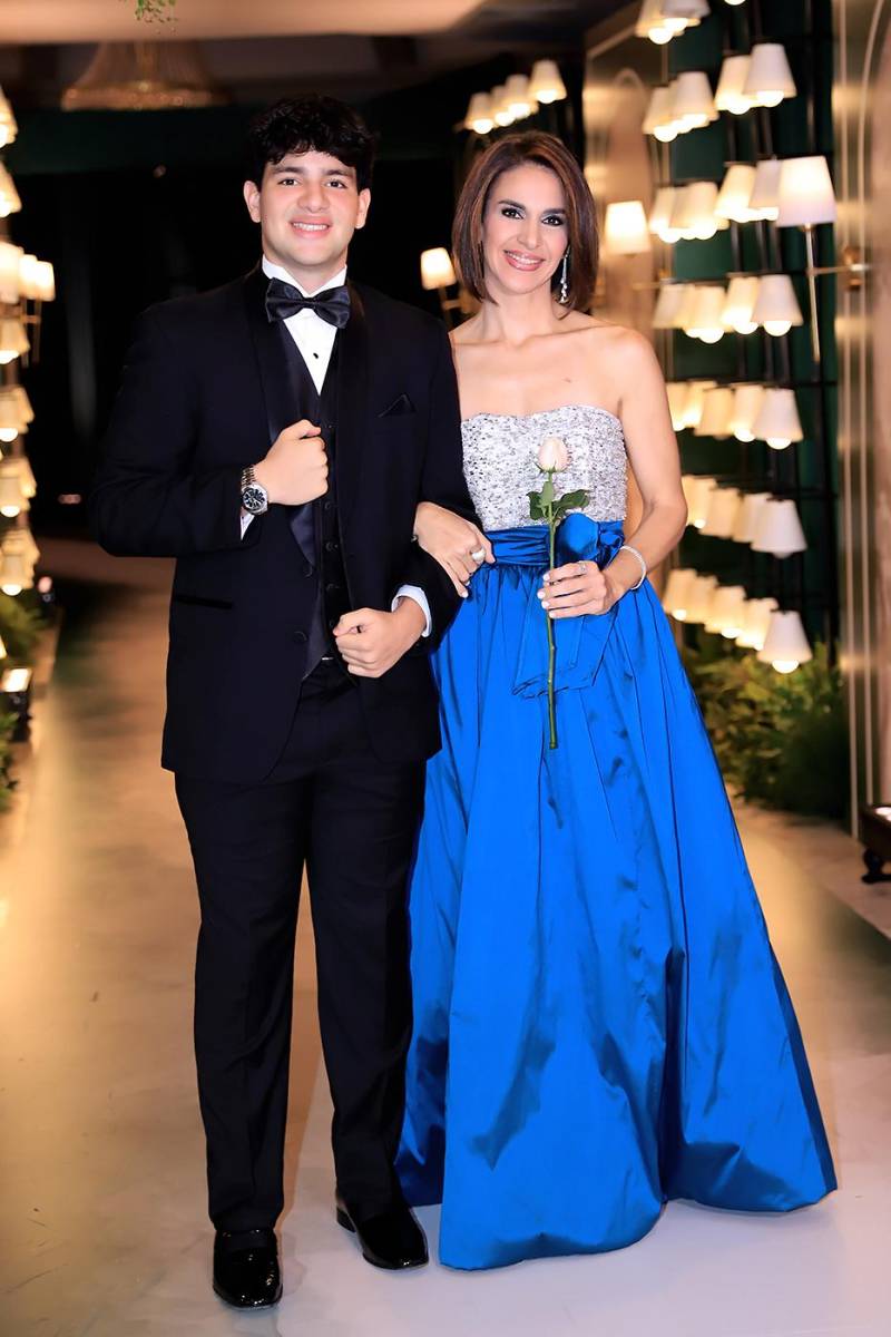 Camilo Barea con su madre, Linda Restrepo