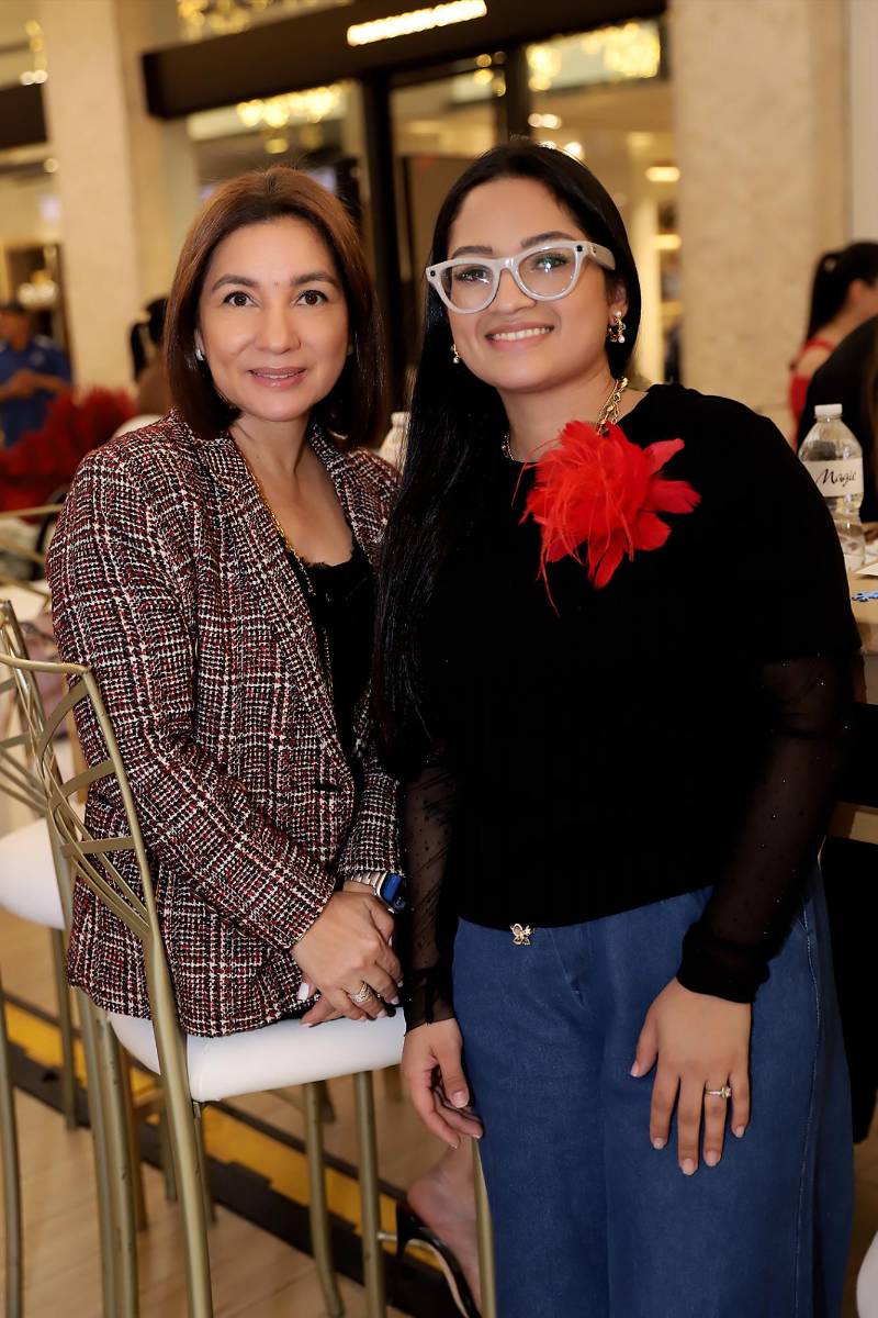 Sandra y Karol Noguera.