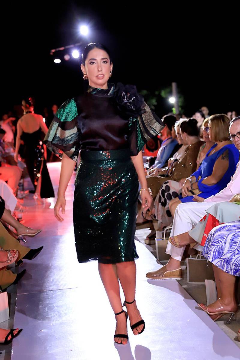 Mar de sombras by Miguel Chong en el Roatán Fashion Show 2025