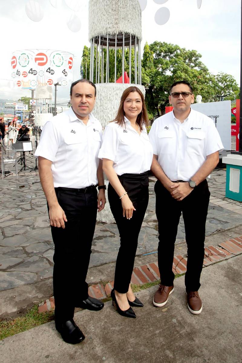 Melvin Ávila, Ana Elvir y Julio Clavasquin.