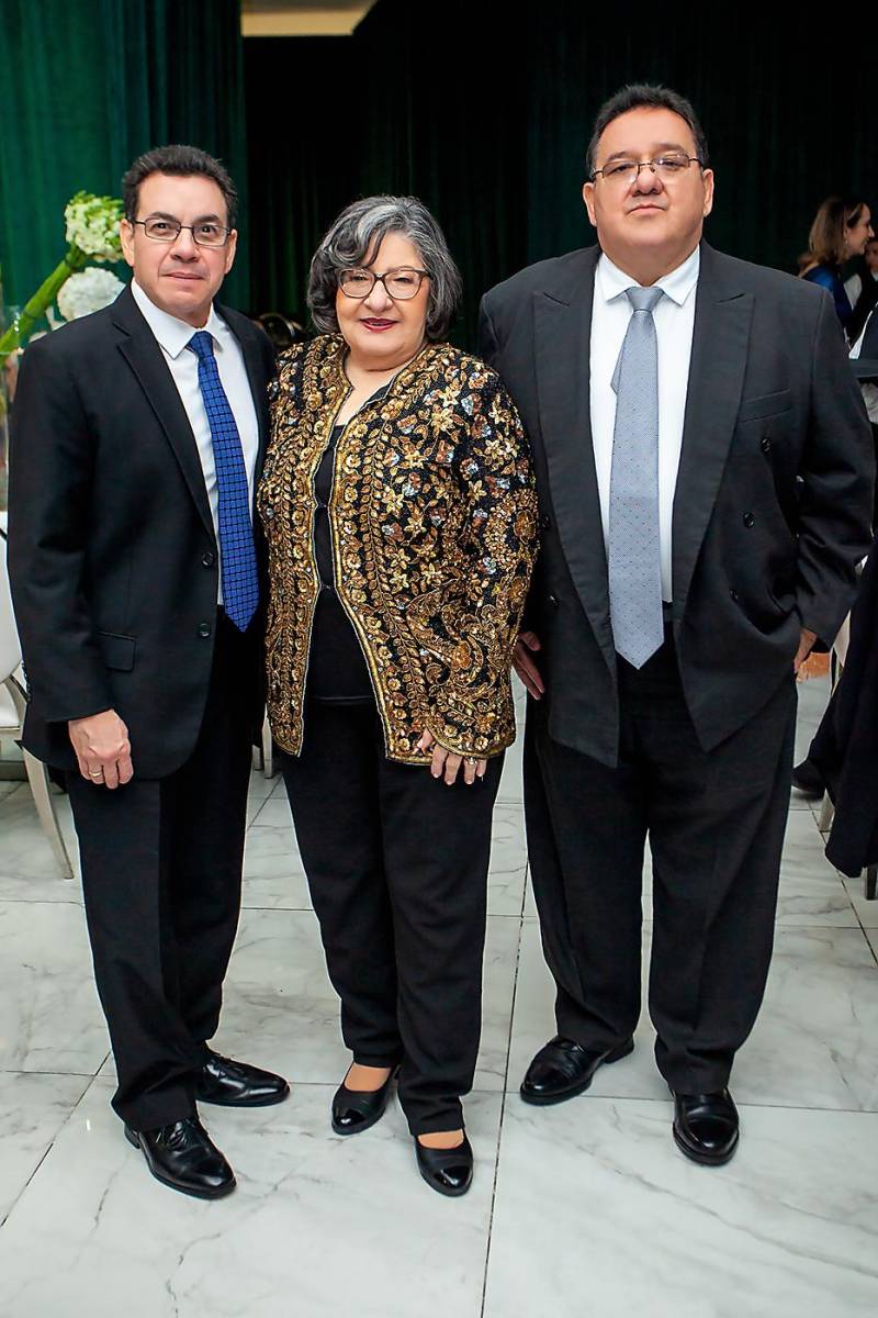 Carlos, Waldina y Roberto Bográn.