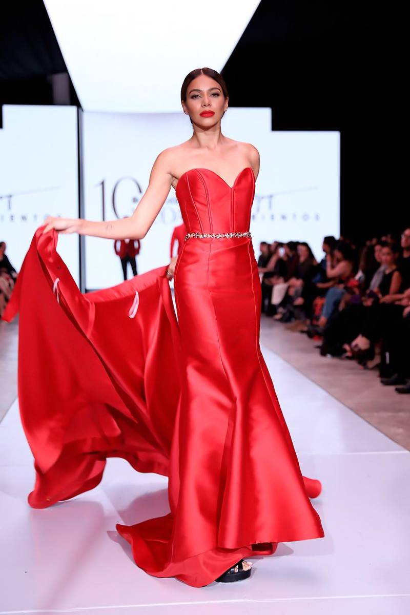 Maxi dress estilo corset con falda estilo sirena y capa XL 