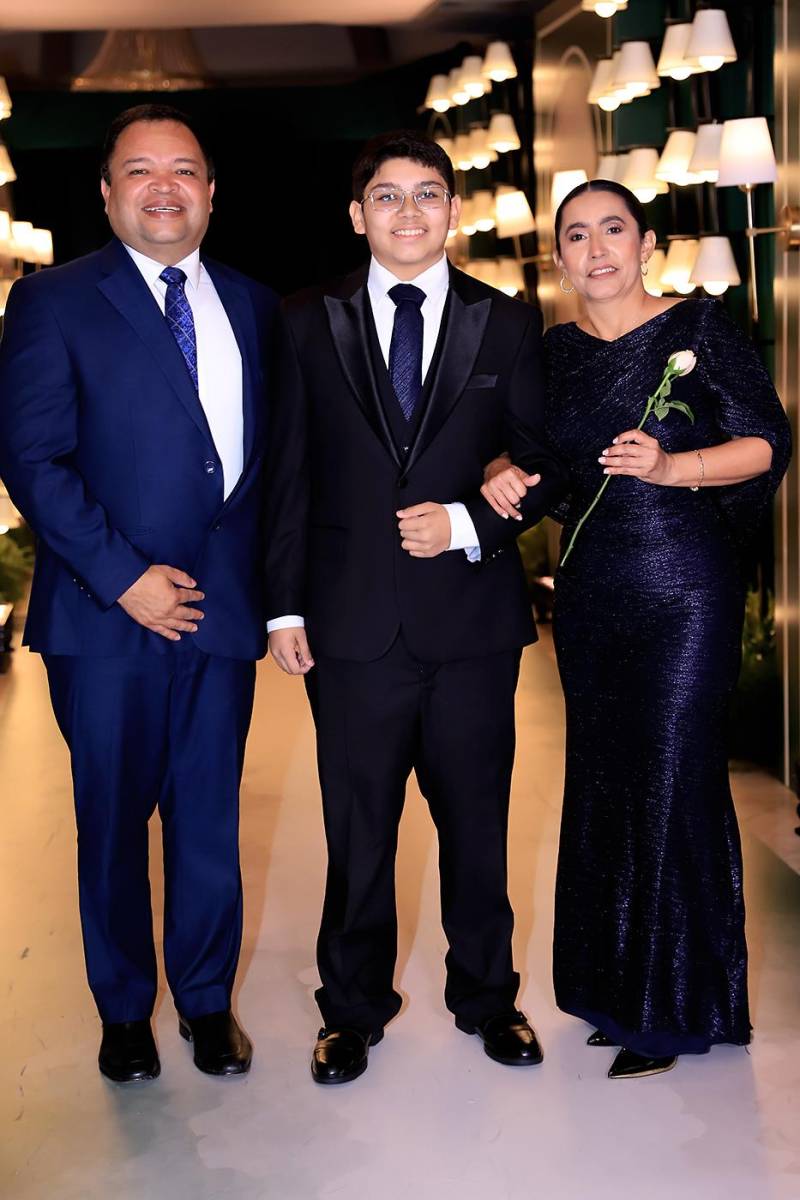 Sebastián Herrera con Jari Dixon y Maritza Arita