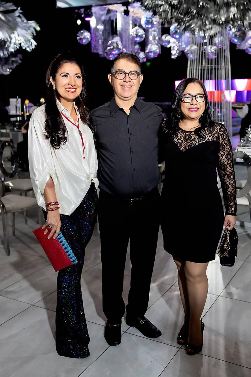 Mavis Bueso con Farid y Ninfa Nazar