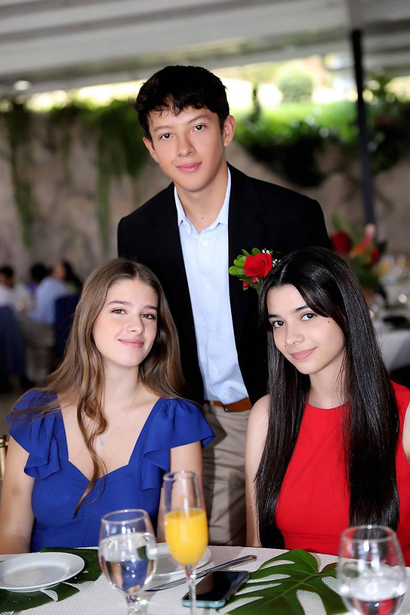 Sara Antonioli, Jorge Rodríguez y Andrea Bruhl.