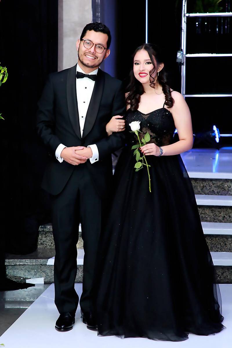 Carlos Alberto Hernández y su hermana Angie Xiomara 