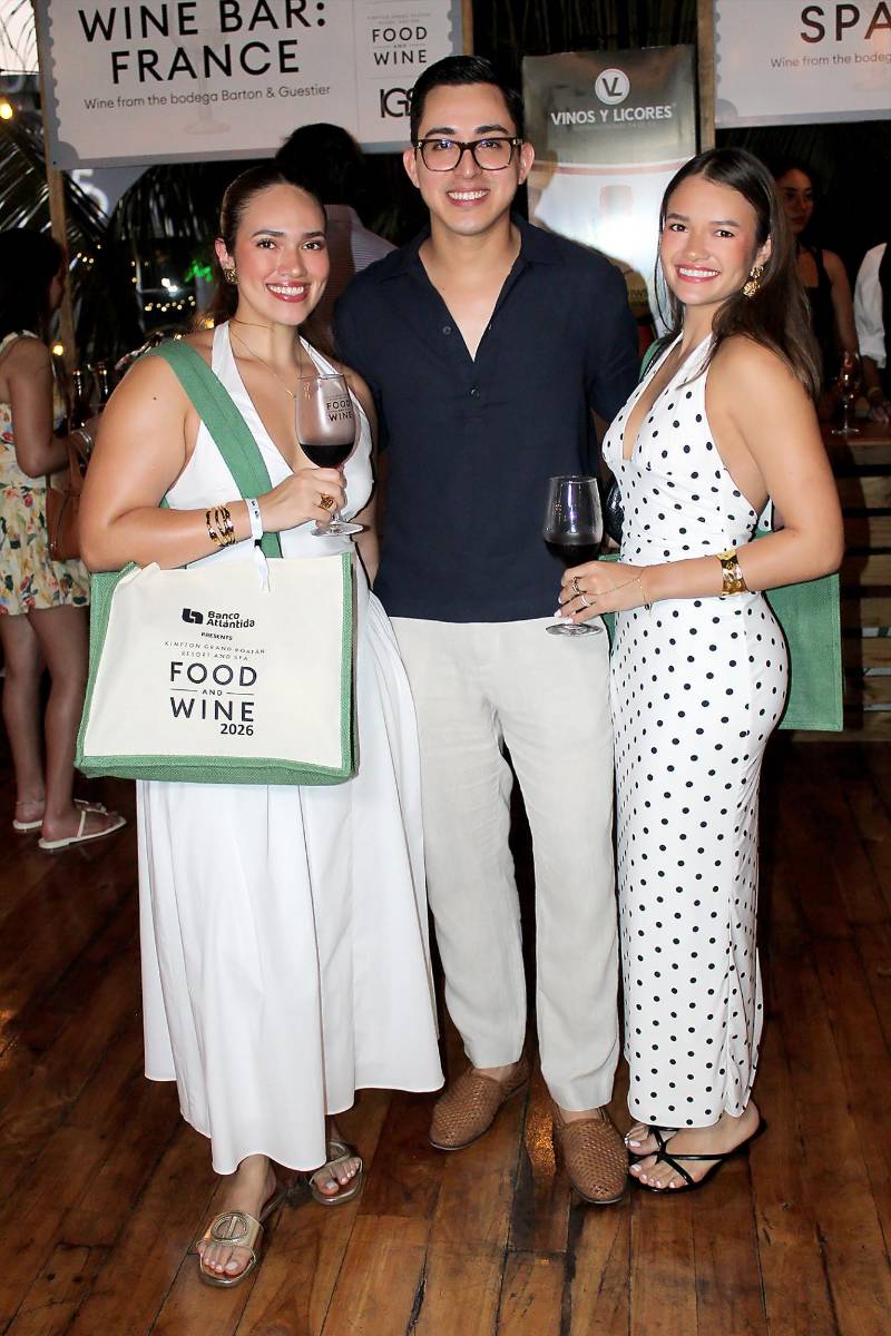 Natalia Molina, Jordan Rosa y Cecilia Molina.
