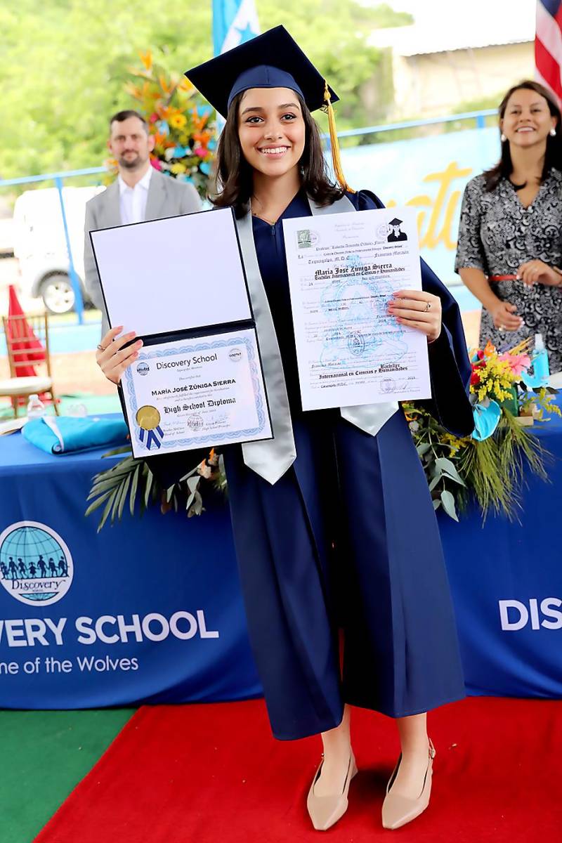 Entrega de títulos de Discovery School 2023