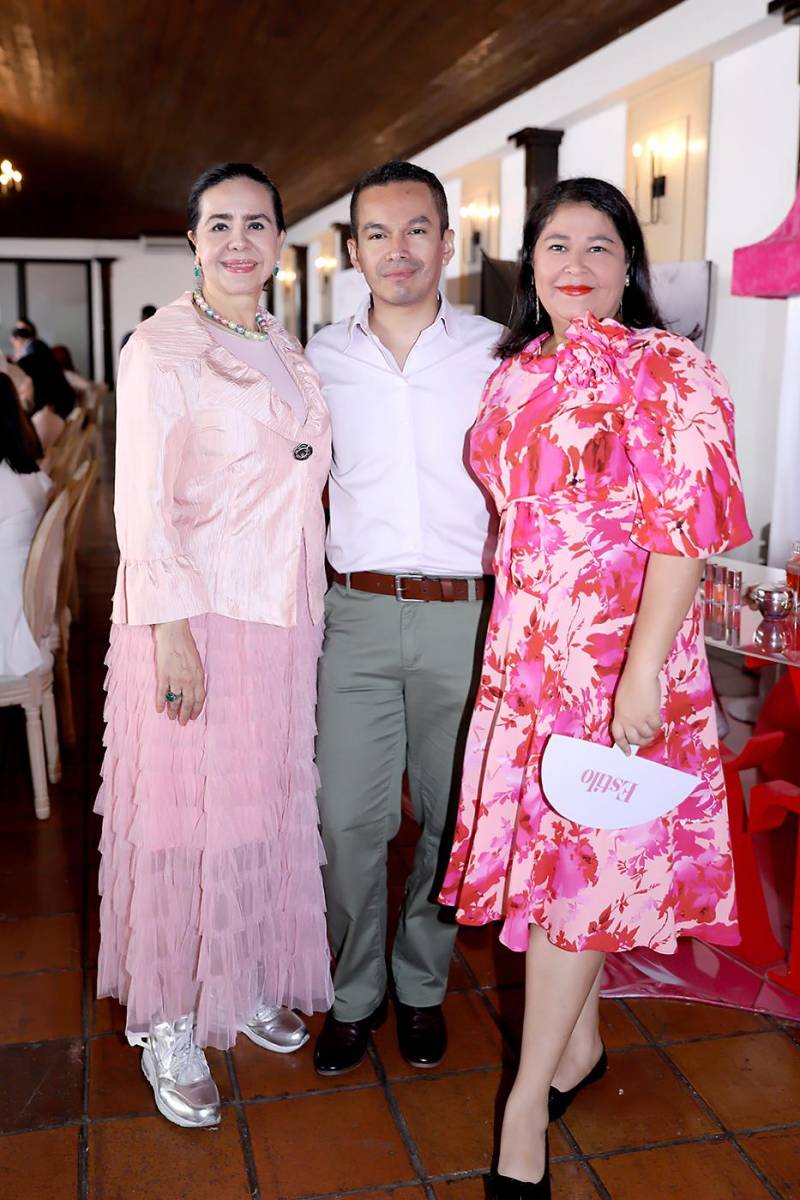 Luz Ernestina Mejía, Tirso Rubio y Brenda Ortez. Luz Ernestina Mejía, Tirso Rubio y Brenda Ortez.