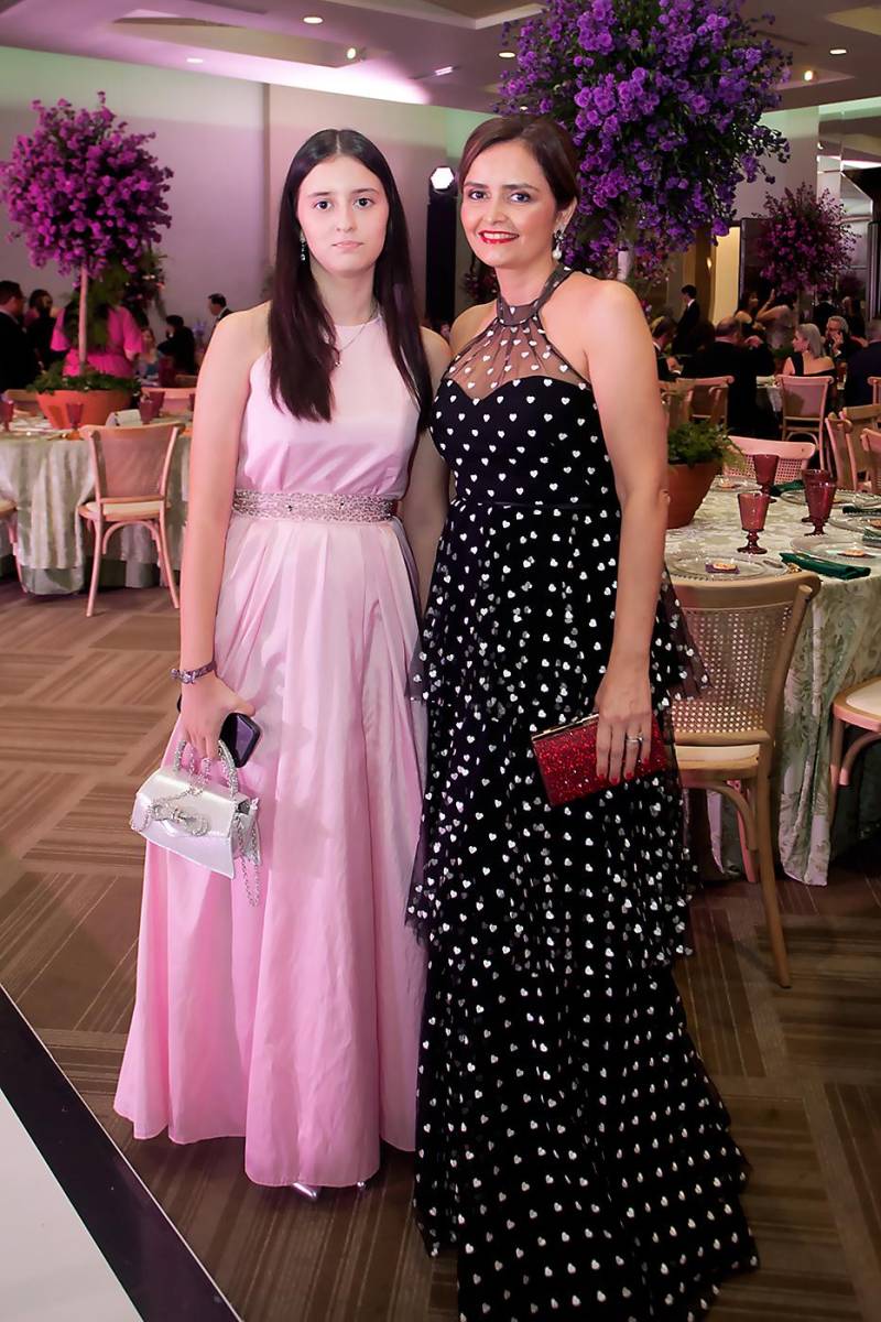 Anamaría y Romina Bueso.