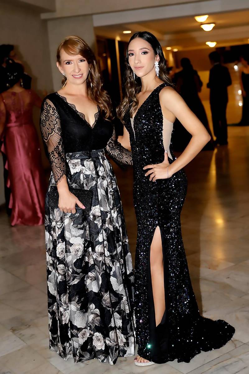 Sara Peralta con su madre