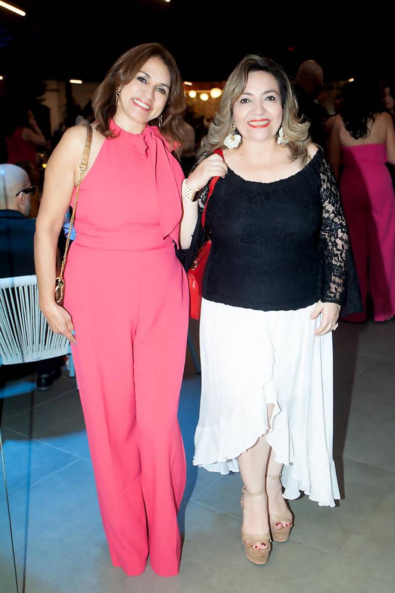 Mirza Ruíz y Dina Bulnes.
