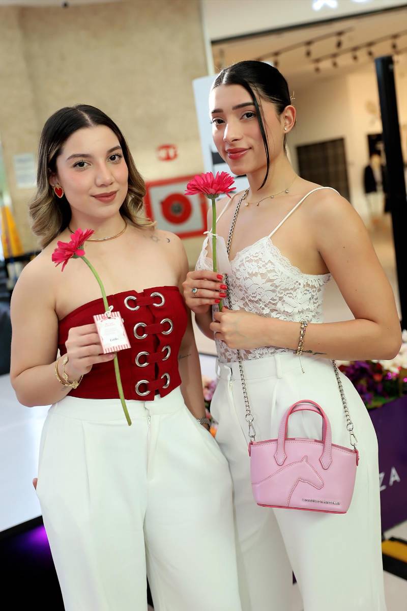 Alexandra Zelaya y Valeria Rittenhouse.