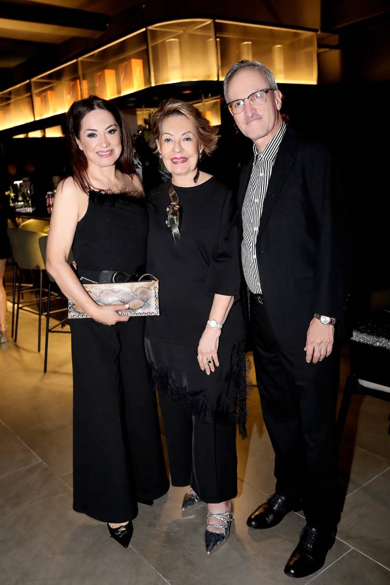 Marisela Cano, Bonnie Castañeda de García y René Valladares.