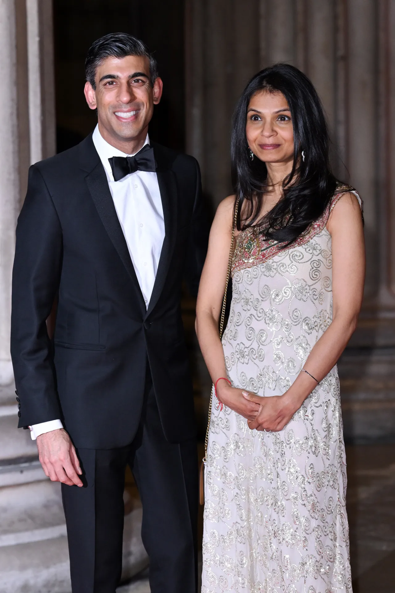 El primer ministro británico, Rishi Sunak, junto a su esposa, Akshata Murthy.