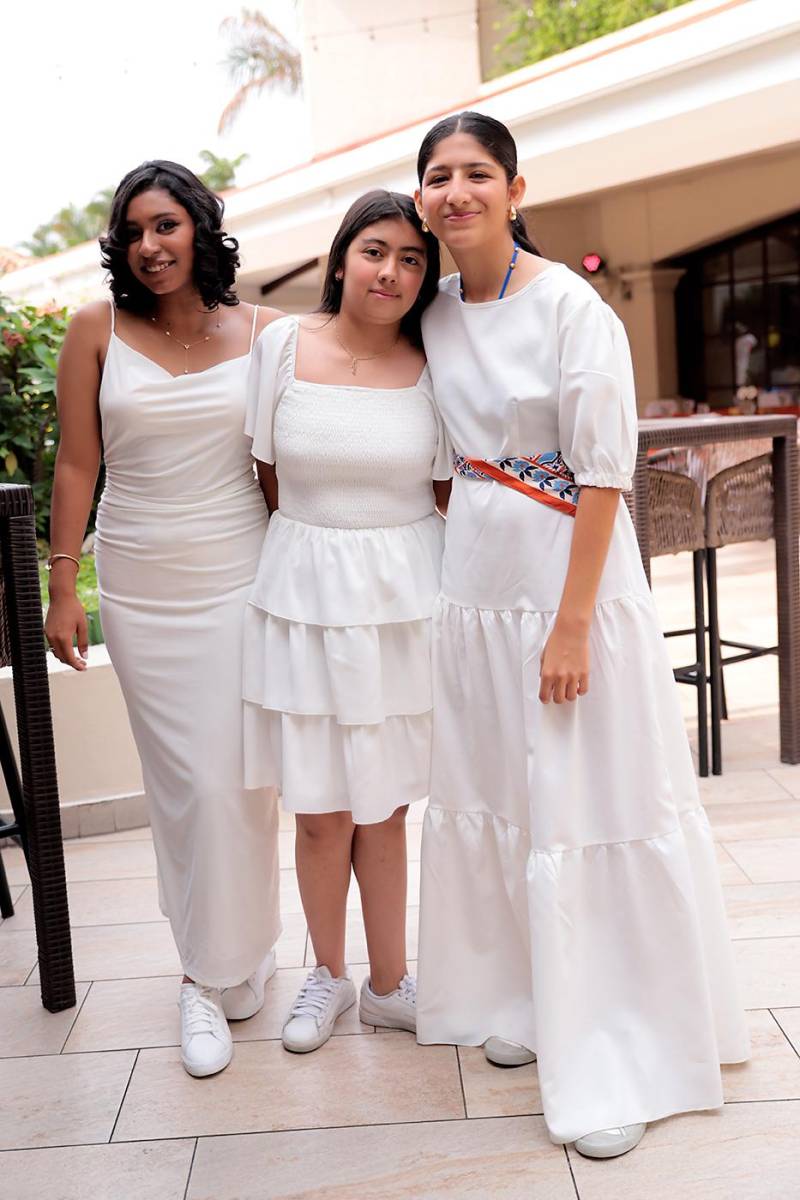 Nathaly Hiza , Alessandra Rodríguez y Delmi Bu