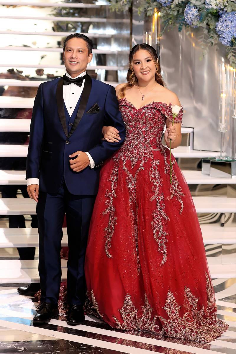 Génesis Michelle Gómez Ferrera con su padre Osman 