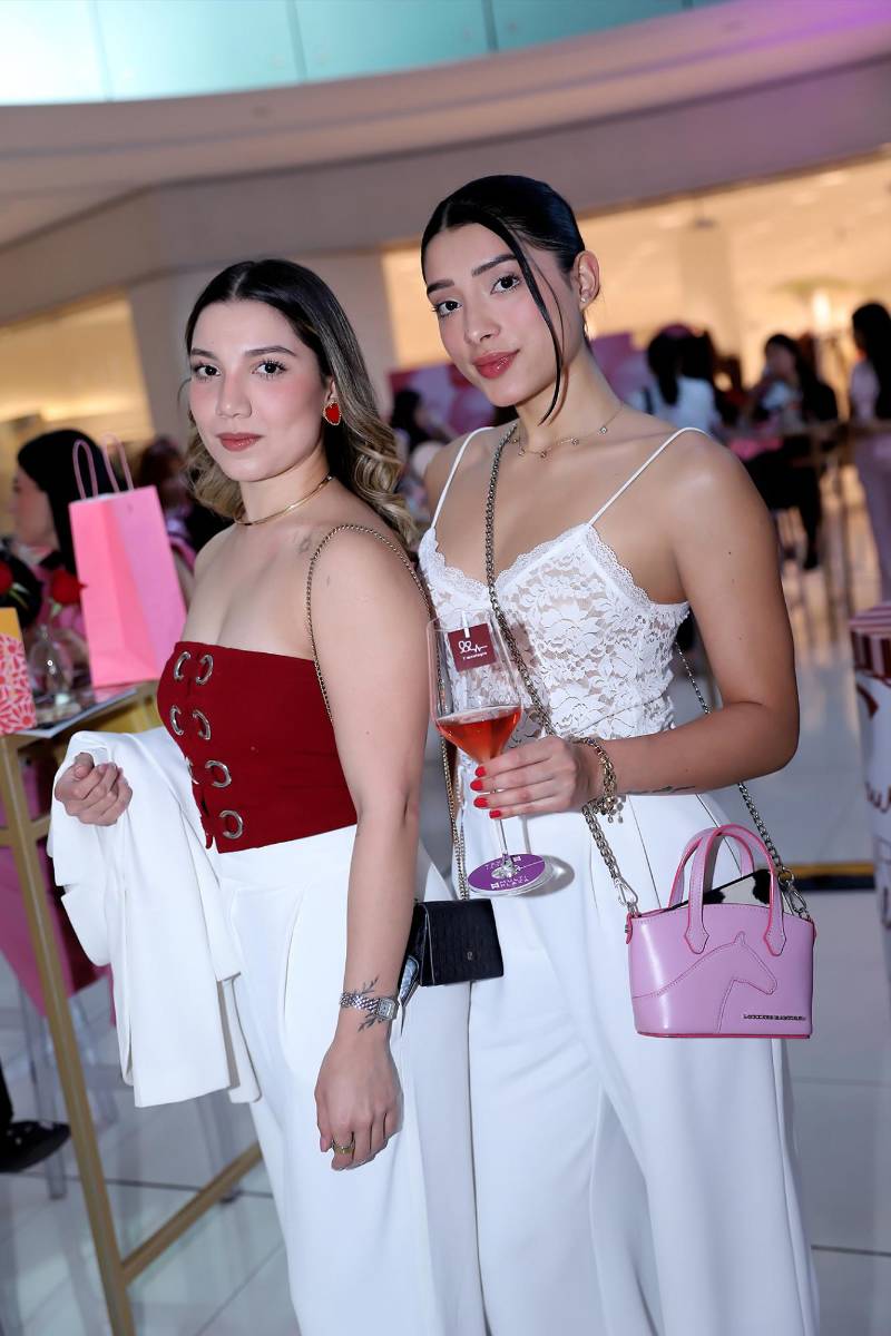 Alexandra Zelaya y Valeria Rittenhouse.