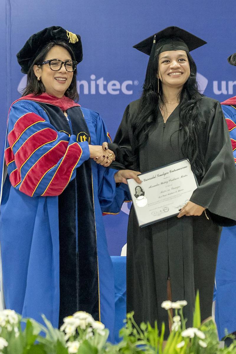 UNITEC SPS celebra la graduación de nuevos talentos y agentes de cambio