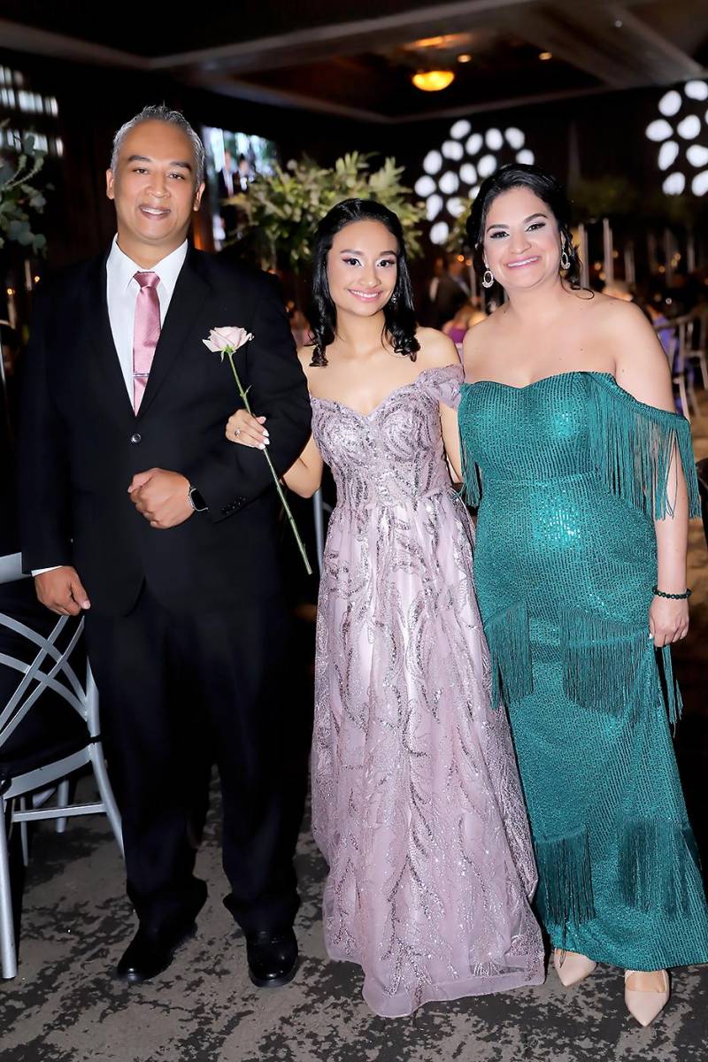 René, Paulina Martínez y Marcela Madrid.