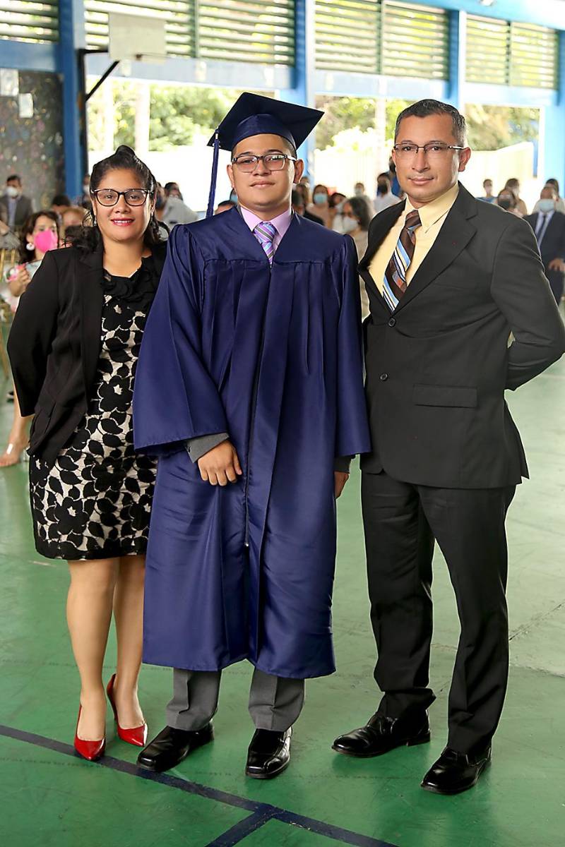 Entrega de títulos del Liceo Franco Hondureño 2022