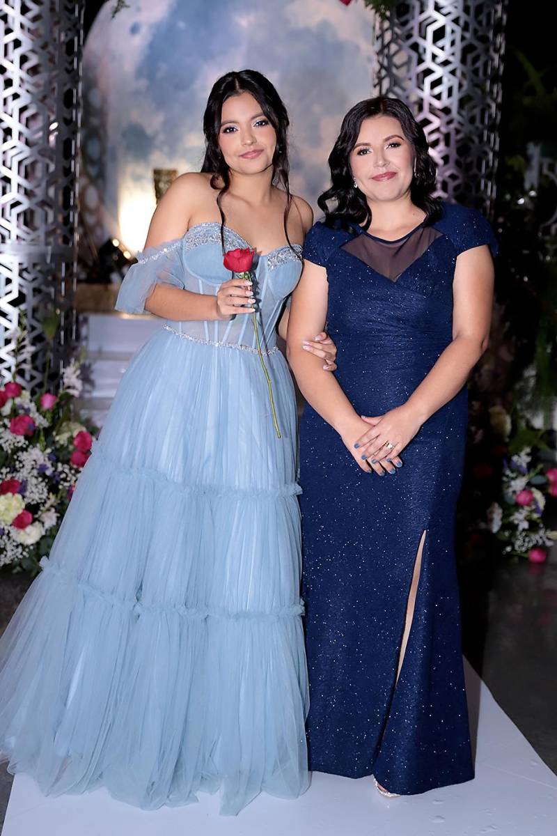 Desfile padres e hijos de la prom 2024 del Instituto San José del Carmen