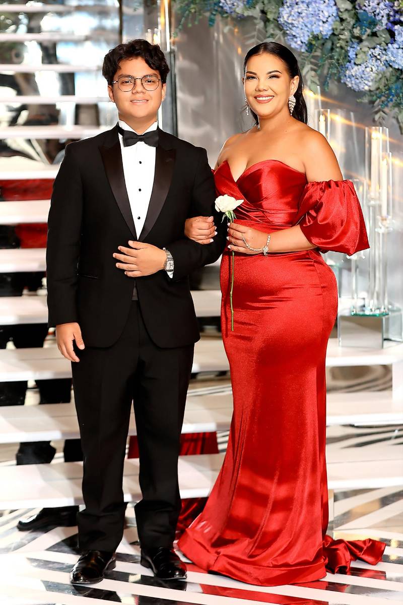 Héctor Javier Valerio Castillo con su madre Ana Castillo 