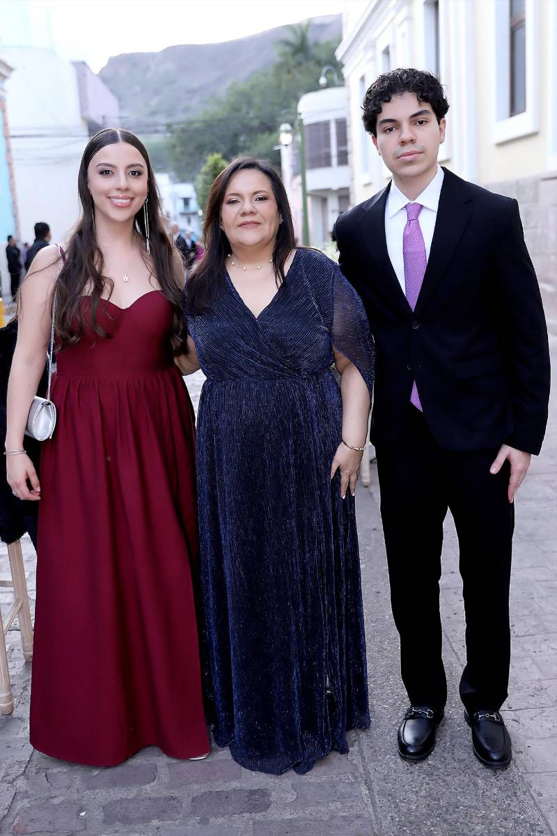 Así fue la boda eclesiástica de Ivana Lagos y Jacobo Waincier Canahuati