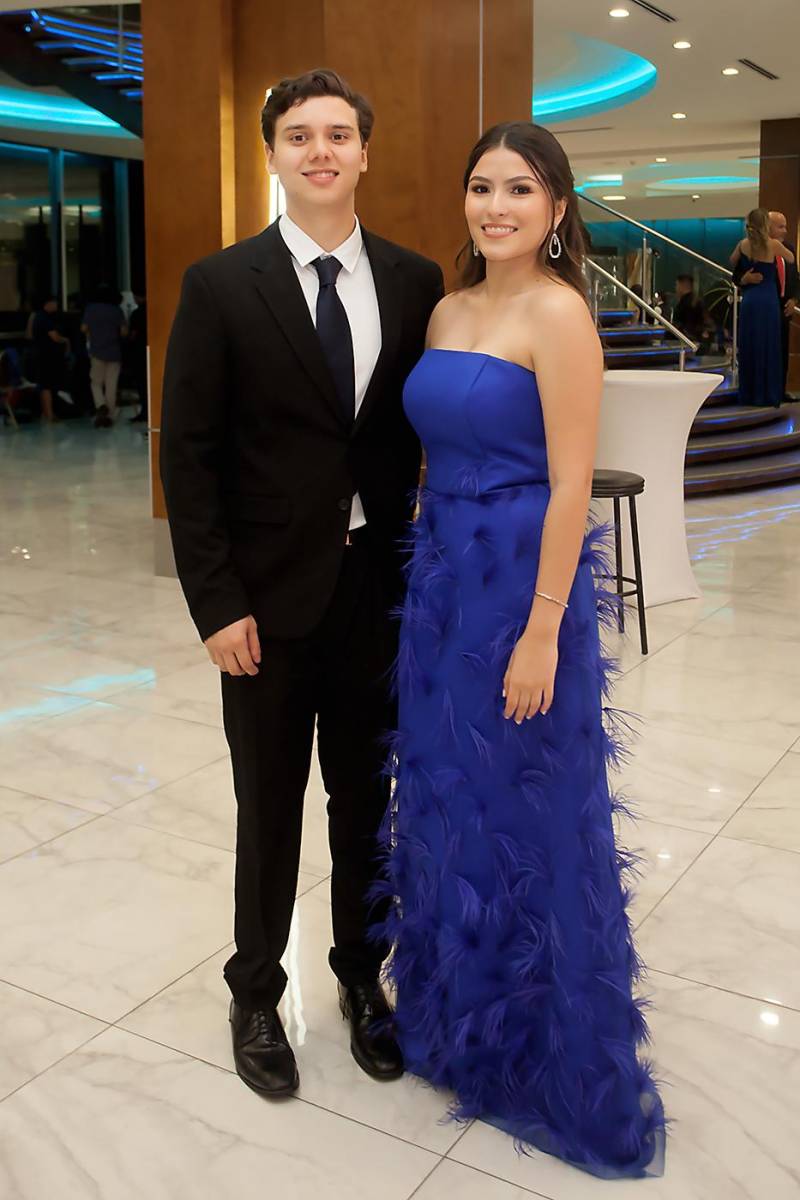 Walter Hall y Sofía Flores.