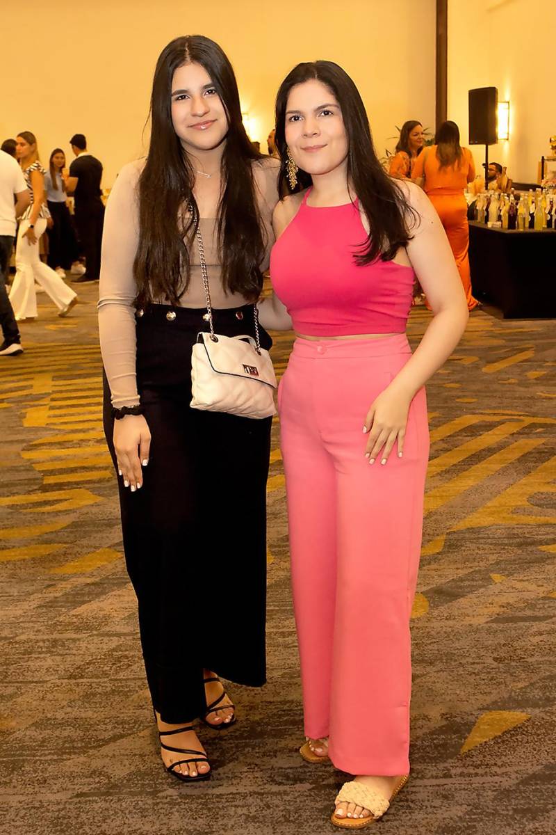 Dayana y Nicole Banegas.