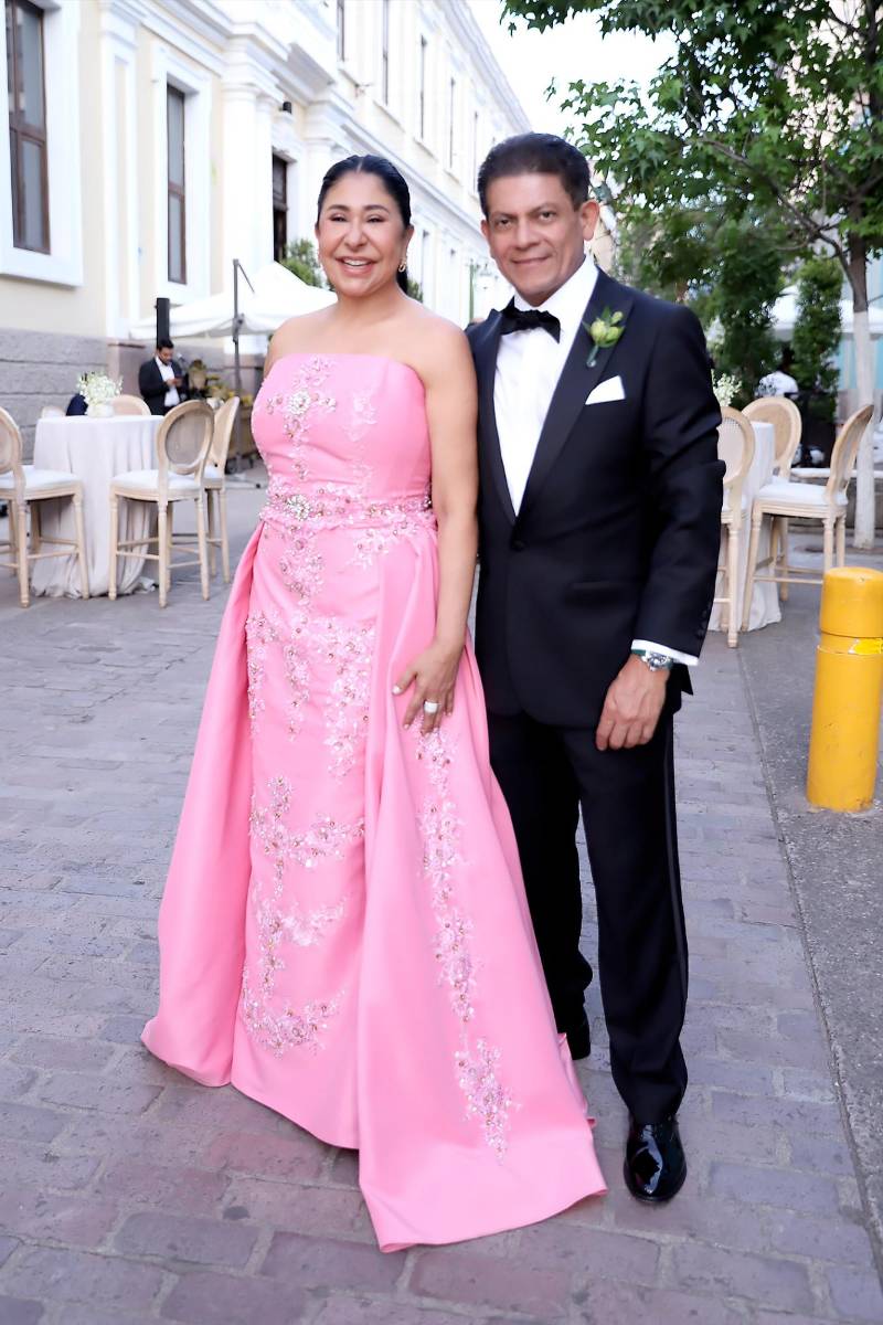 Así fue la boda eclesiástica de Ivana Lagos y Jacobo Waincier Canahuati