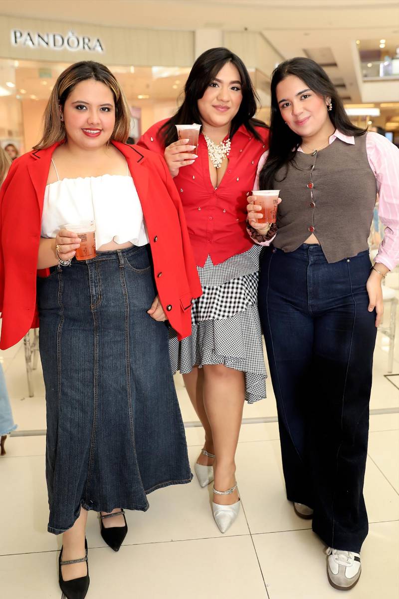 Viena Alvarado, Jaroslava Bueso y Alejandra Landa.
