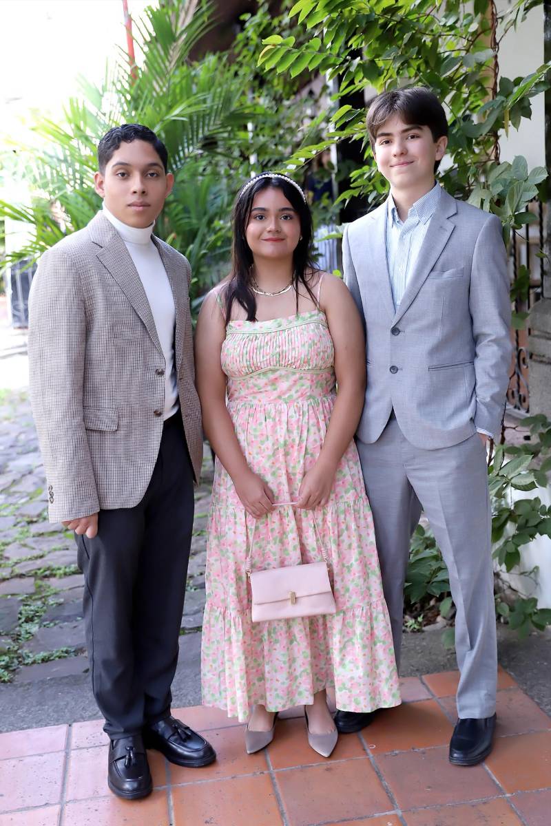 Rodrigo Flores, Victoria Mendoza y Gabriel Zúniga.